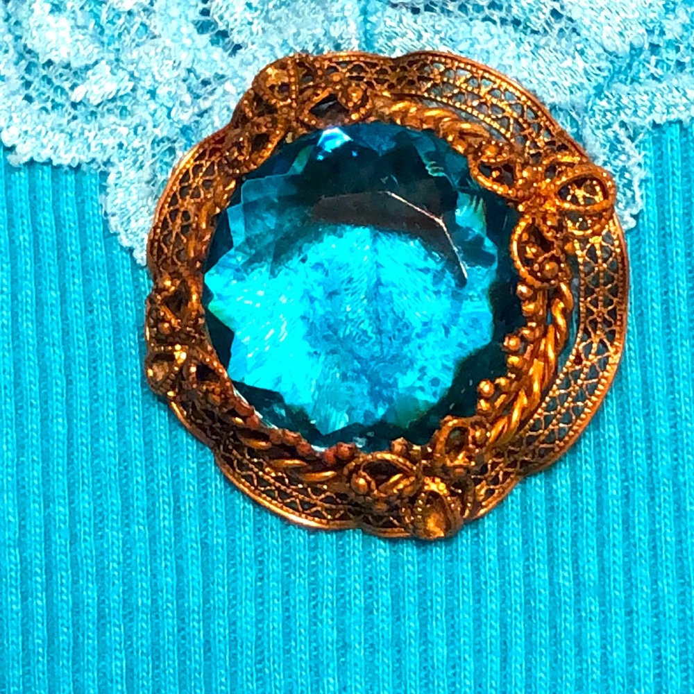 Vintage brooch with turquoise stone